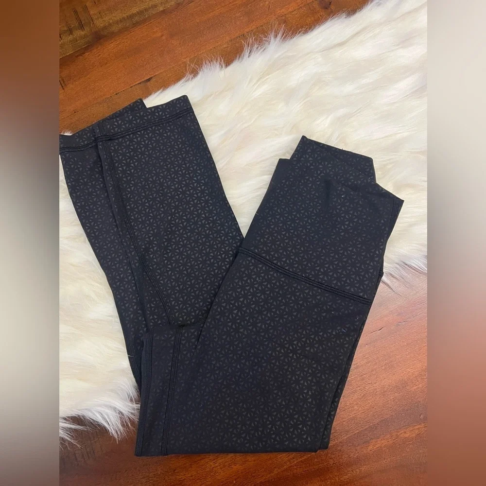 Lululemon Align Crop 21” Lattice Fork Embossed Black Size 4 Nulu Leggings Rare